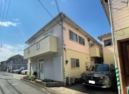 世田谷区深沢の仮住まい物件「ヒルサイド」の外観（3SDKテラスハウス・駐車場付き）